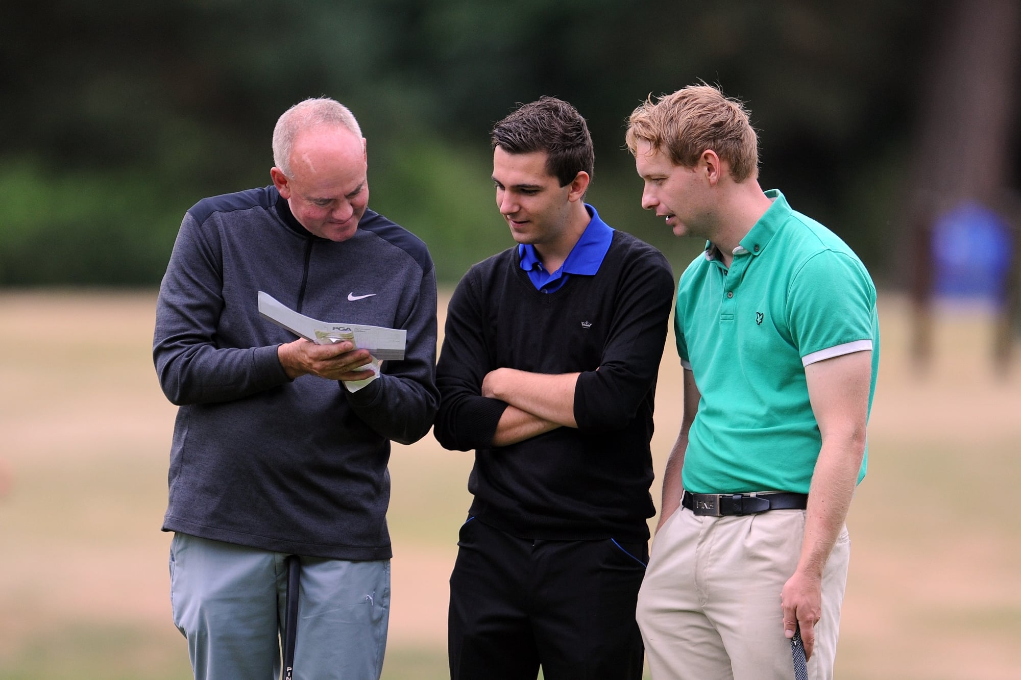 Golfers with scorecard